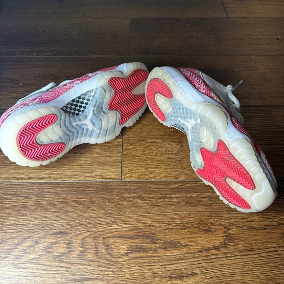 Jordan 11 Retro Low - Picture 5 of 10